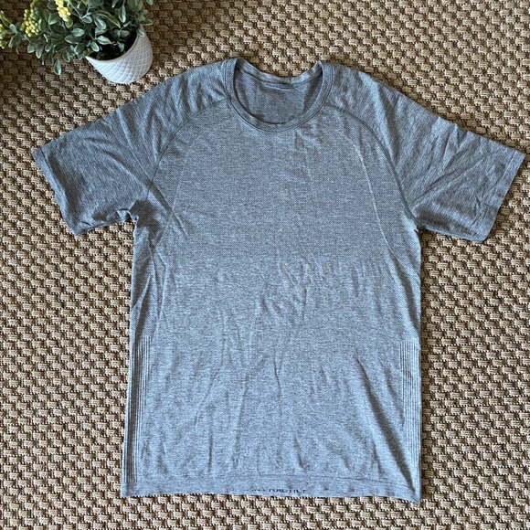 SOLD lululemon Men’s Training Metal Vent Tech Short Sleeve Shirt 2.0 - Picture 2 of 6